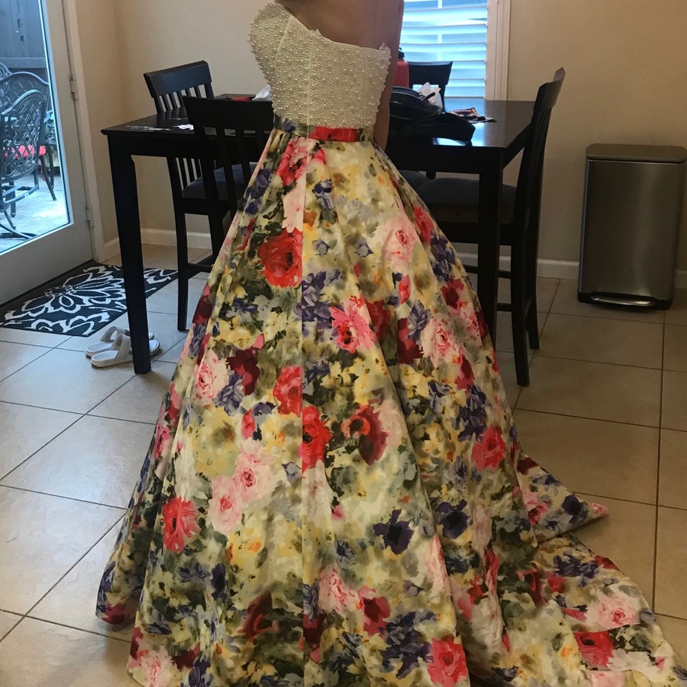 Sherri Hill Spring 2018 Prom/Ball Gown/Dress - Picture 4 of 4